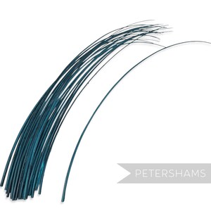 Türkise lang gestreifte Straußenfeder für Hutmacherhandwerk, Hüte & Fascinators