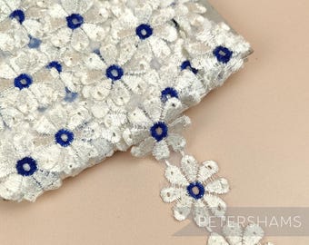 Vintage 35mm Daisy Flower 1960/70s Off-White Embroidered Trim for Millinery and Crafting - Blue - 1m