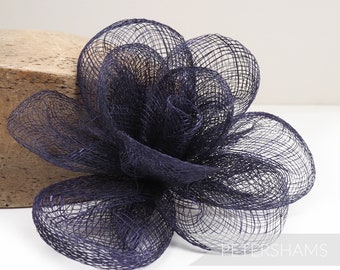 Grand bord retourné 'Anna' Sinamay Millinery Flower Hat Mount - Français Navy