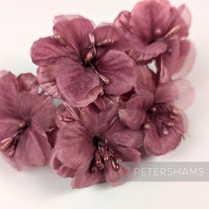 5 künstliche Satin & Organza Mini Hibiskus Blumen Plektren für Hutmacherei, Fascinator - Dusky Pink
