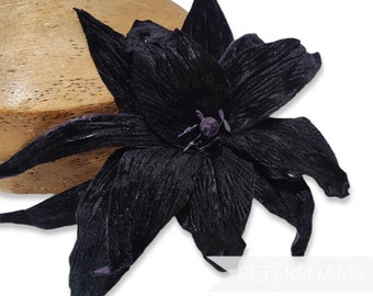 "Große 18 cm große Samtrose ""Kiera"" für Hutbesatz und Kopfschmuck - Schwarz."