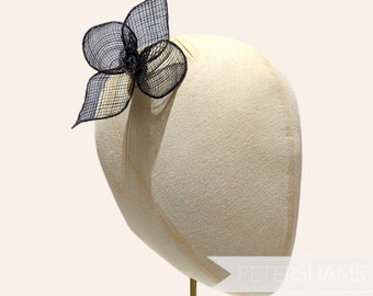 Ettie' Adorno De Sombrero Pequeño De Flor De Sinamay En Punta De 9 Cm - Negro