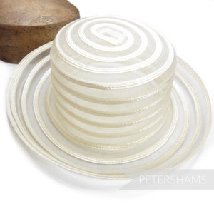 Virvlad Crin och glänsande polyflätad kapelinhattkropp för hatttillverkning och hatttillverkning - Elfenben