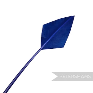Plume de dinde à pointe de flèche bleu royal pour chapellerie, chapeaux et fascinateurs