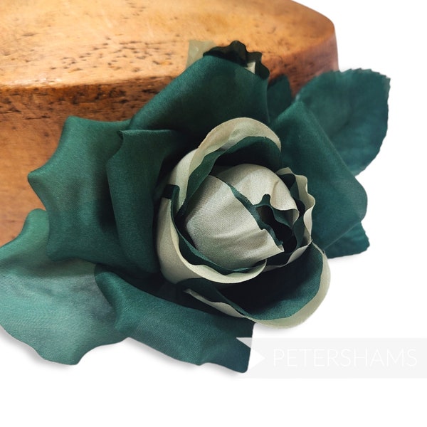 Monture de chapeau de fleur de rose de soie 'Agnetha' bicolore - Pour la chapellerie et la fabrication de chapeaux - Bouteille verte