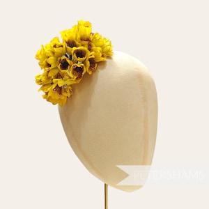 Vintage &#39;Chita&#39; German 1950&#39;60s Anemone Flower Bunch - 24 stems - For Millinery and Hat Making
