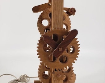 Horloge en bois faite main : oeuvre d'art cinétique signée Leon Hyatt