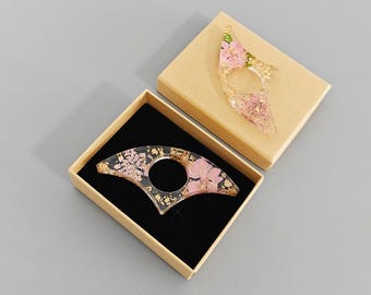 Echte gepresste Geburtsblume Daumen Seitenhalter: Handgemachtes Buchaccessoire aus Harz