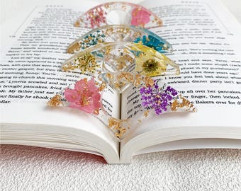 Floral Resin Thumb Book Page Holder: Pressed Flower Reading Spreader