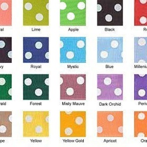 K&ouml;nnte beinhalten: Eine Tabelle mit 36 verschiedenen farbigen Polka-Dot-B&auml;ndern. Die B&auml;nder sind in einem Raster mit sechs Reihen und sechs Spalten angeordnet. Jedes Band hat eine andere Farbe und einen anderen Namen, der darunter gedruckt ist.