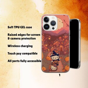 Puede incluir: Funda transparente para tel&eacute;fono con un dise&ntilde;o de Halloween que presenta a Hello Kitty con un sombrero de bruja, calabazas y una escena de pueblo espeluznante. La funda tiene bordes elevados para la protecci&oacute;n de la pantalla y la c&aacute;mara, carga inal&aacute;mbrica y compatibilidad t&aacute;ctil. El texto en la funda dice "Soft TPU GEL case".