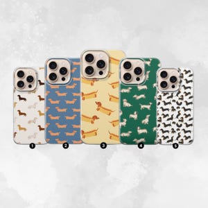 Pode incluir: Cinco capas de telefone com padrões de cães dachshund. As capas apresentam várias cores de fundo, incluindo branco, azul, amarelo, verde e preto. Cada capa tem um padrão diferente do cão, alguns parecendo cachorros-quentes.