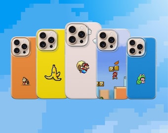 Può includere: Cinque custodie per telefoni colorate con disegni pixelati. Le custodie sono arancioni, gialle, bianco sporco, azzurre e blu. Ogni custodia presenta una grafica diversa, tra cui una scimmia, una banana, Mario e una rana.