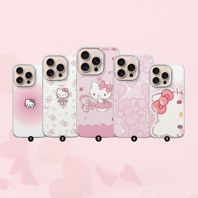 Puede incluir: Cinco fundas rosas para tel&eacute;fono con dise&ntilde;os de Hello Kitty. Las fundas muestran varios patrones, incluyendo un degradado, flores, formas de coraz&oacute;n y el personaje ic&oacute;nico con un lazo. Cada funda tiene un dise&ntilde;o diferente.
