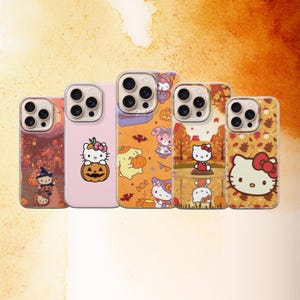 Puede incluir: Cinco fundas para tel&eacute;fono con dise&ntilde;os de Halloween. Las fundas presentan varios personajes y motivos, incluyendo calabazas, murci&eacute;lagos y follaje oto&ntilde;al. La paleta de colores incluye tonos naranja, rosa y marr&oacute;n, creando una est&eacute;tica festiva y de temporada.