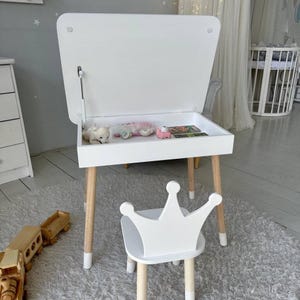Montessori Tisch und Stuhl Set - Kleinkindmöbel aus Holz, benutzerdefinierte Kinderschreibtisch, Babyzimmerdekor, handgefertigte Montessorimöbel