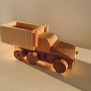 Montessori Wooden Toy Truck – Eco Friendly Car for Toddlers, Handmade Baby Gift, Natural Sensory Toy, Christmas Gift for Kids