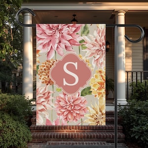 Bandera de jardín personalizada con monograma, bandera de jardín floral, bandera con inicial personalizada, bandera de jardín de primavera, bandera de jardín de verano