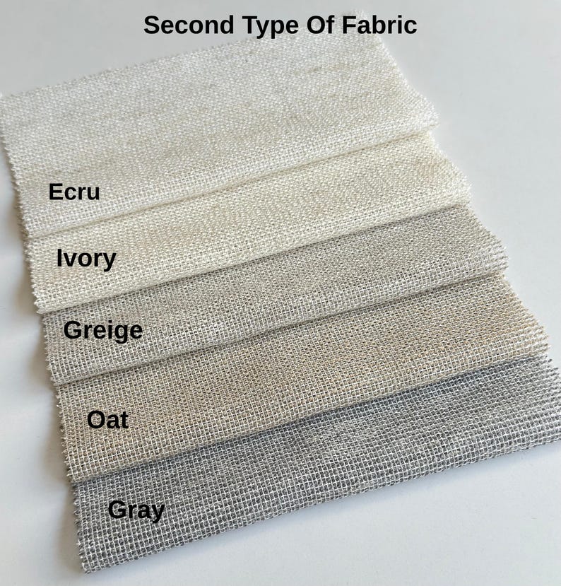 Pode incluir: Cinco amostras de tecido retangulares rotuladas como Second Type Of Fabric, dispostas em uma pilha. As cores de cima para baixo s&atilde;o rotuladas como Ecru, Ivory, Greige, Oat e Gray. Cada amostra apresenta uma textura tecida vis&iacute;vel.