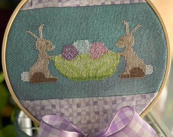 Patrón de punto de cruz Conejito, Sorpresa de Pascua PDF