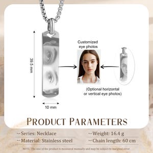 Puede incluir: Un collar de acero inoxidable con un colgante rectangular con un primer plano de ojos. El colgante mide 3,95 cm de largo y 1 cm de ancho. La cadena mide 60 cm de largo. El collar est&aacute; dise&ntilde;ado para fotos de ojos personalizadas.