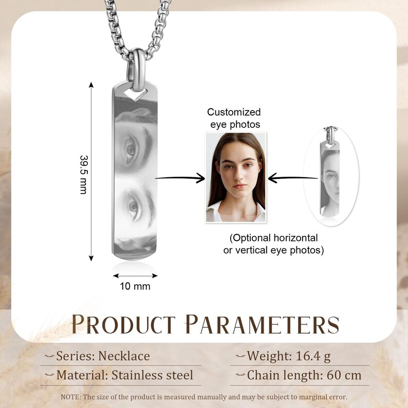 Puede incluir: Un collar de acero inoxidable con un colgante rectangular con un primer plano de ojos. El colgante mide 3,95 cm de largo y 1 cm de ancho. La cadena mide 60 cm de largo. El collar est&aacute; dise&ntilde;ado para fotos de ojos personalizadas.