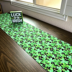 Shamrocks Table Runner St. Patrick&#39;s Day Irish Kelly Green Black Gold Metallic Hearts Reversible St. Patrick&#39;s Decor 13x70