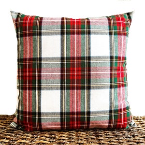 Plaid Christmas Pillow Cover: Tartan Holiday Decor (18x18)