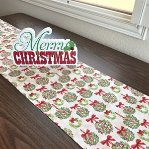 Mistletoe Table Runner Christmas Wreaths Holiday Decor Red Green Beige Reversible 13x70