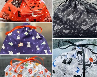 Halloween trick or treat gift bags, Halloween gift bags, Halloween party bags, Pumpkins, black cats, bats, ghouls, ghosts