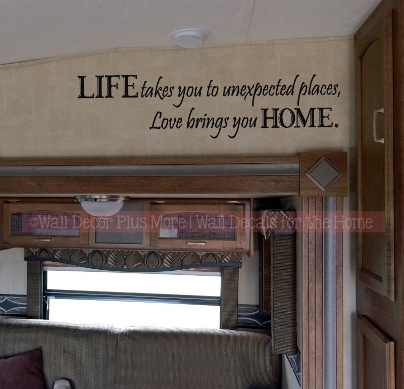 Autocollant Mural Déco "La Vie Vous Emmène... L'amour Vous Ramène à La Maison" - Vinyle Noir