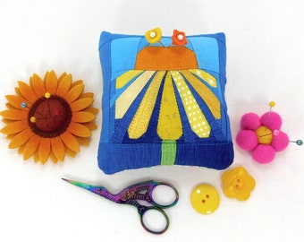 Pincushion Daisy Pincushion Modern Unique Pincushion Emery Pincushion Decorative Pins Pincushion Handmade Paper Pieced Sewing Gift