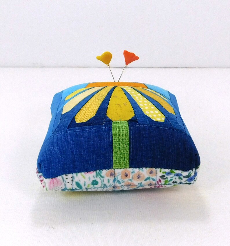 Pincushion Daisy Pincushion Modern Unique Pincushion Emery Pincushion Decorative Pins Pincushion Handmade Paper Pieced Sewing Gift image 4