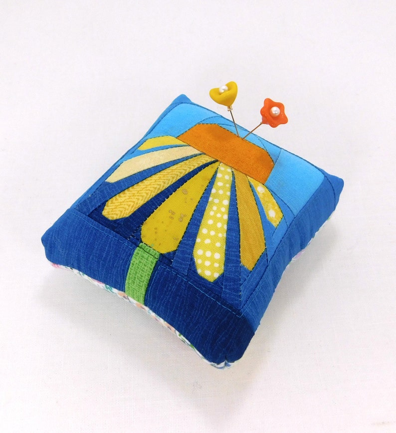 Pincushion Daisy Pincushion Modern Unique Pincushion Emery Pincushion Decorative Pins Pincushion Handmade Paper Pieced Sewing Gift image 8