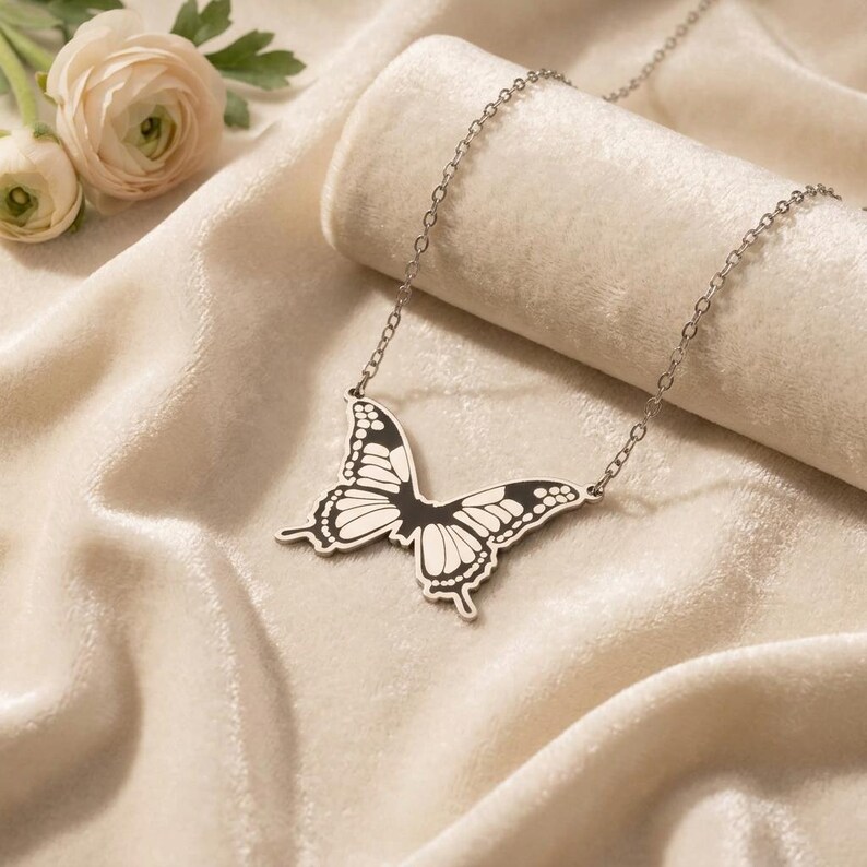 Monarch Butterfly Necklace | 925 Sterling Silver for Women | Nature Inspired Elegant Jewelry | Thoughtful Birthday Gift bild 3