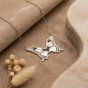 Monarch Butterfly Necklace | 925 Sterling Silver for Women | Nature Inspired Elegant Jewelry | Thoughtful Birthday Gift bild 5