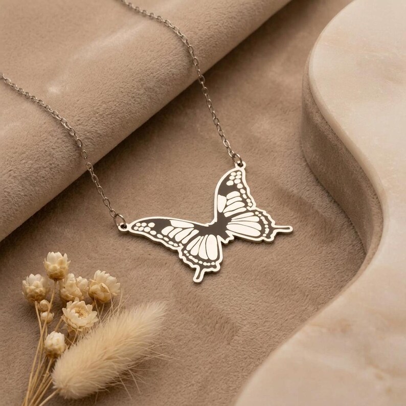 Monarch Butterfly Necklace | 925 Sterling Silver for Women | Nature Inspired Elegant Jewelry | Thoughtful Birthday Gift bild 5
