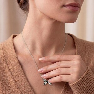 Monarch Butterfly Necklace | 925 Sterling Silver for Women | Nature Inspired Elegant Jewelry | Thoughtful Birthday Gift bild 4