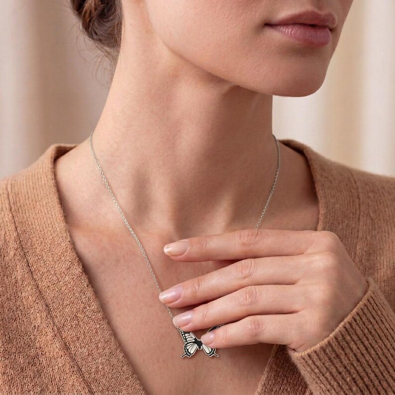 Monarch Butterfly Necklace | 925 Sterling Silver for Women | Nature Inspired Elegant Jewelry | Thoughtful Birthday Gift bild 4