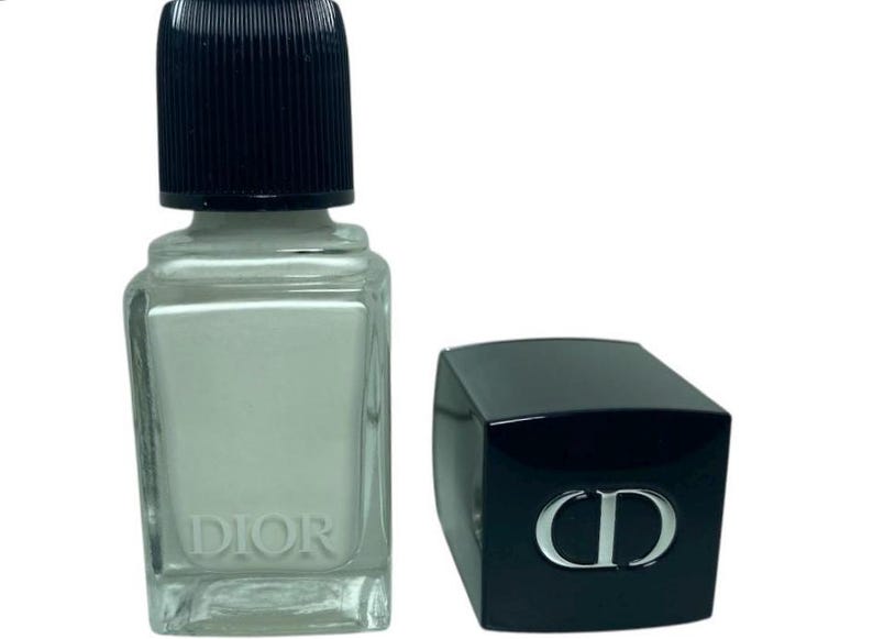 ESMALTE DE UÑAS DIOR VERNIS #007

JAZMÍN