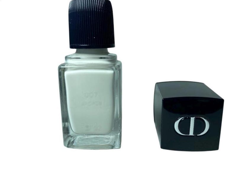 ESMALTE DE UÑAS DIOR VERNIS #007

JAZMÍN