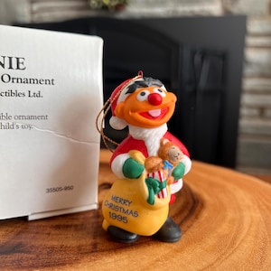 1995 Grolier Collectibles Sesamstraße Ernie Weihnachtsschmuck | Datiert Porzellan