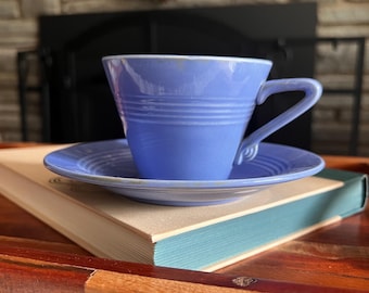 Taza y platillo vintage Homer Laughlin Harlequin / Juego de taza plana azul malva / Porcelana azul pastel