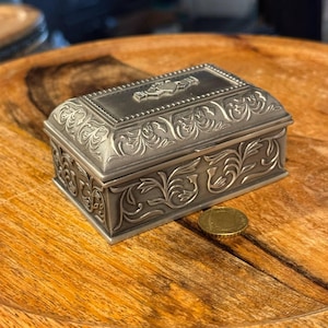 Mullingar Pewter Claddagh Jewelry Box – Rectangular Vine Design – Made in Ireland
