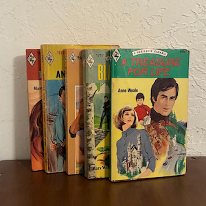 Lot of 5 Vintage Harlequin Romance Novels