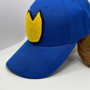 Sombrero inspirado en Dogman, hecho a mano, con logotipo de fieltro y orejas de piel.
