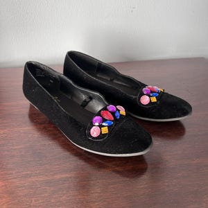 1980s Black Faux Suede Jeweled Womens Shoes Flats Slip-on Sz 6