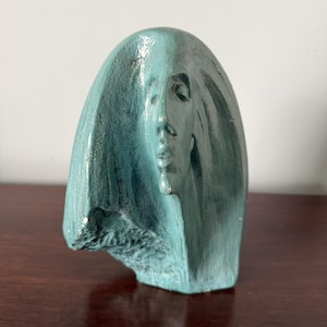 女性の頭部の彫刻。Austin SculptureのStargazer。 1980s-austin-productions-