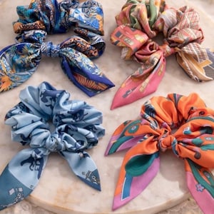Seidenschal Scrunchie mit Schleife: Schicke gemusterte Haarschleife