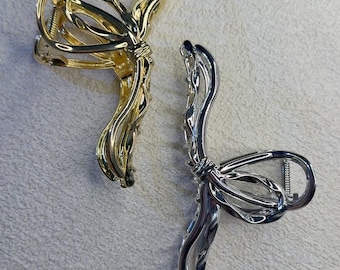 Elegant Bow Hair Claw – Stylish Metallic Hair Clip for Women